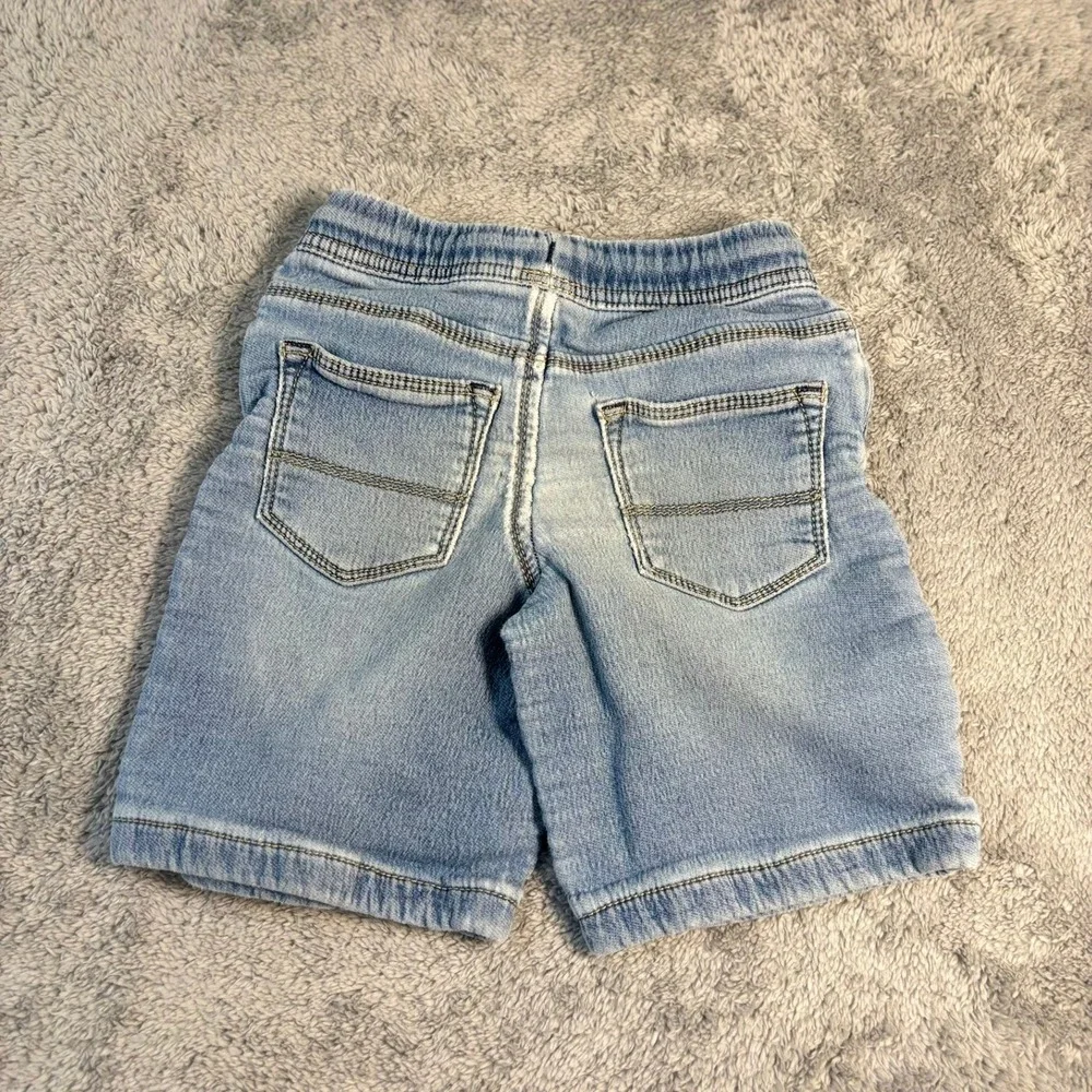 OshKosh Bgosh Boys Light Wash Knit Denim Elastic Waist Shorts 5T 2K318710